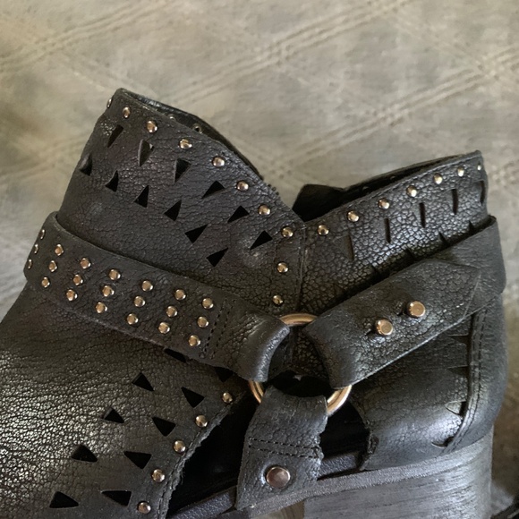 Vince camuto  booties with silver stud detail real leather - Picture 2 of 4